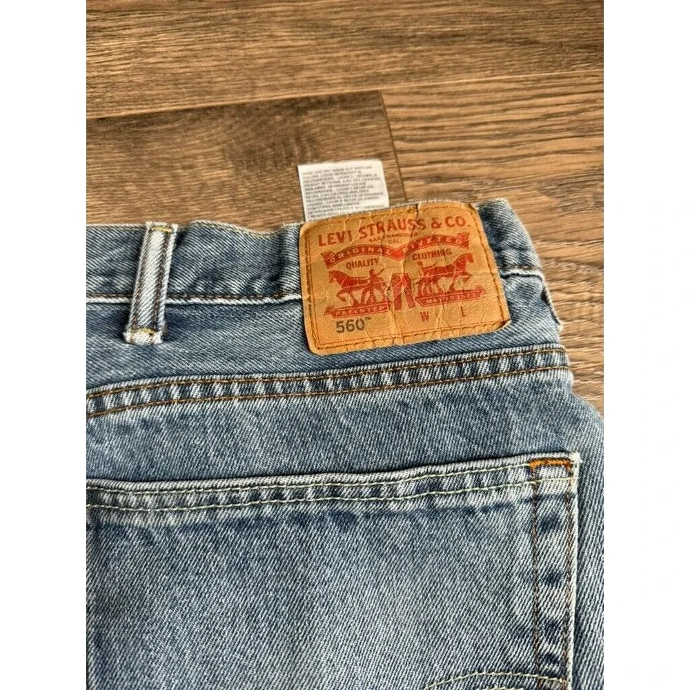 Mens Levi's jeans 560 size 54x30 (28.5 inseam)